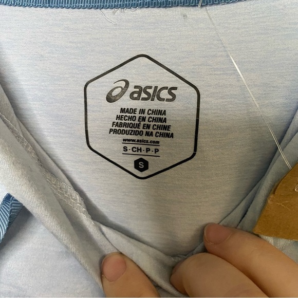 NWT Asics Light Blue Zip Pocket Light Weight Hoodie Size S - Picture 4 of 6